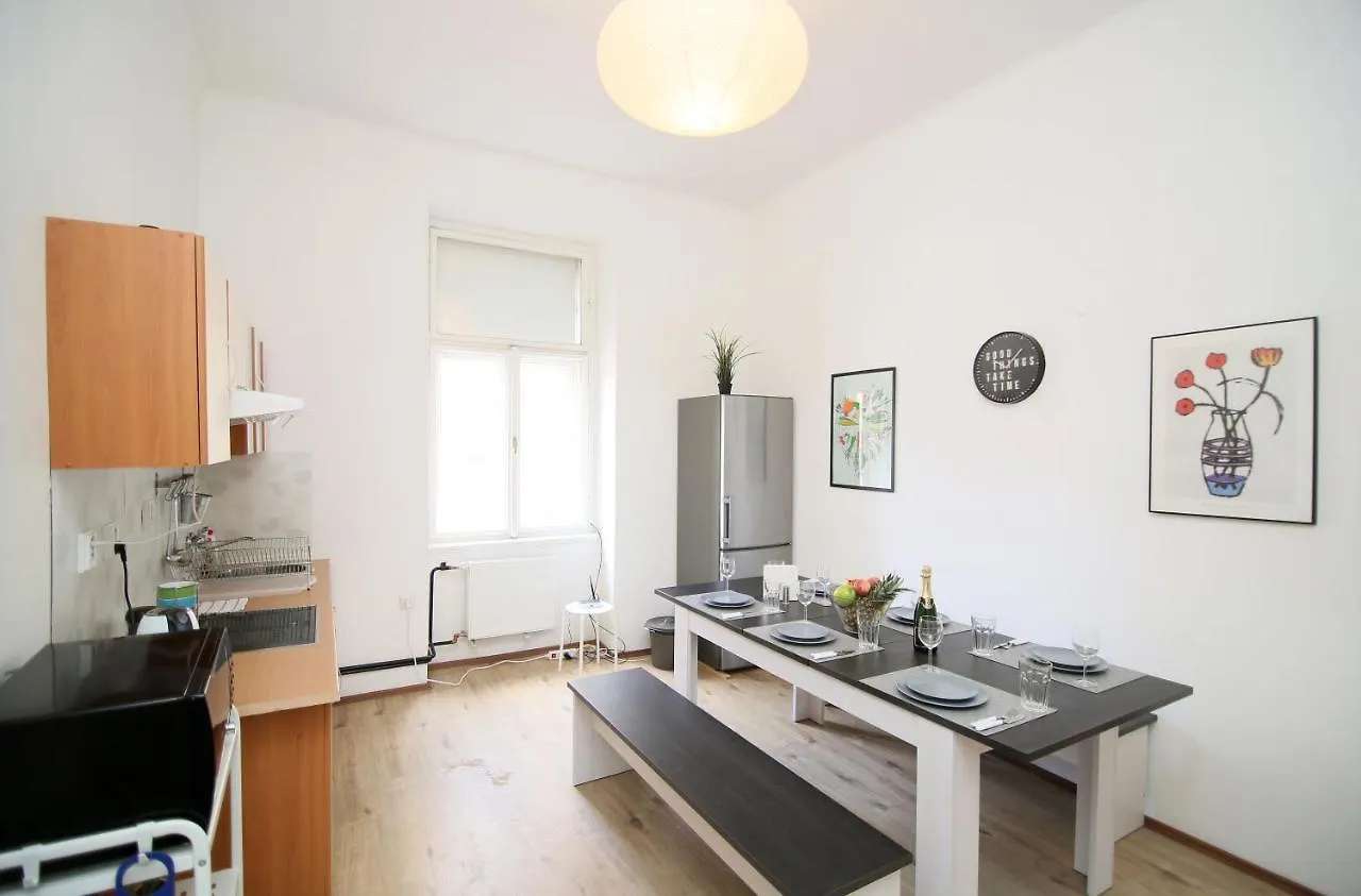 Beautiful Apartments Ujezd Prag 0*,
