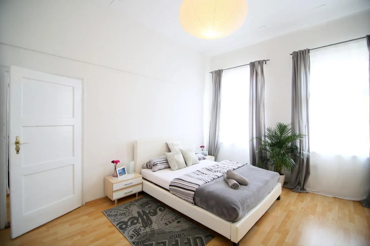 Beautiful Apartments Ujezd Prag