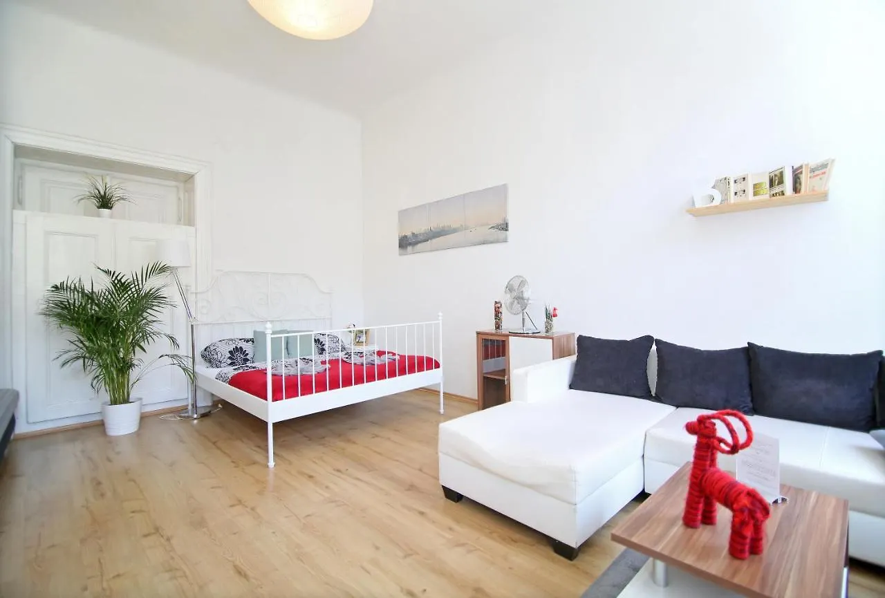 Beautiful Apartments Ujezd Prag 0*,